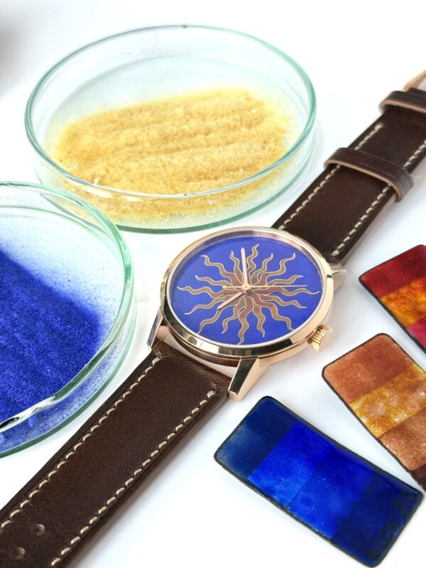 Montre Soleil rouge, émail Grand Feu cloisonné
