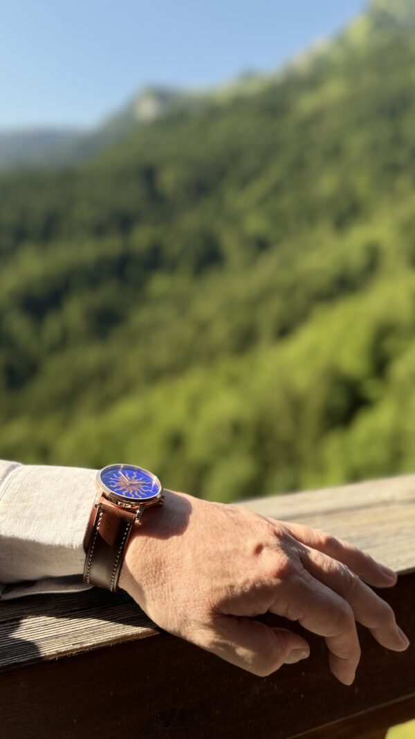 Montre Soleil rouge, émail Grand Feu cloisonné
